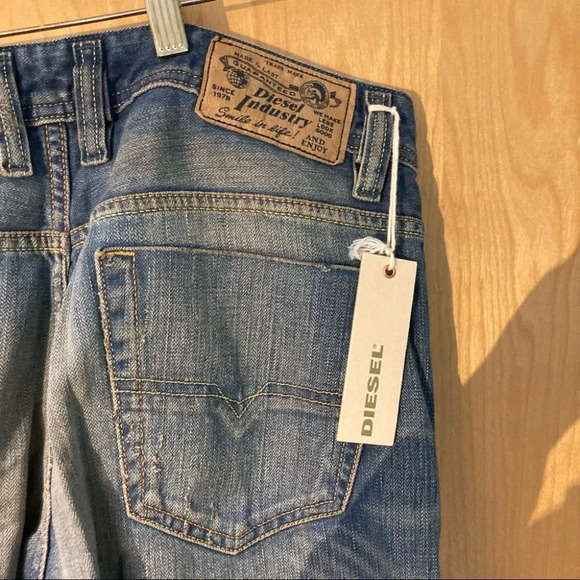 DIESEL INDUSTRY Sz 31 Viker Button Fly Distressed  Mid Rise Straight Leg - Picture 5 of 14